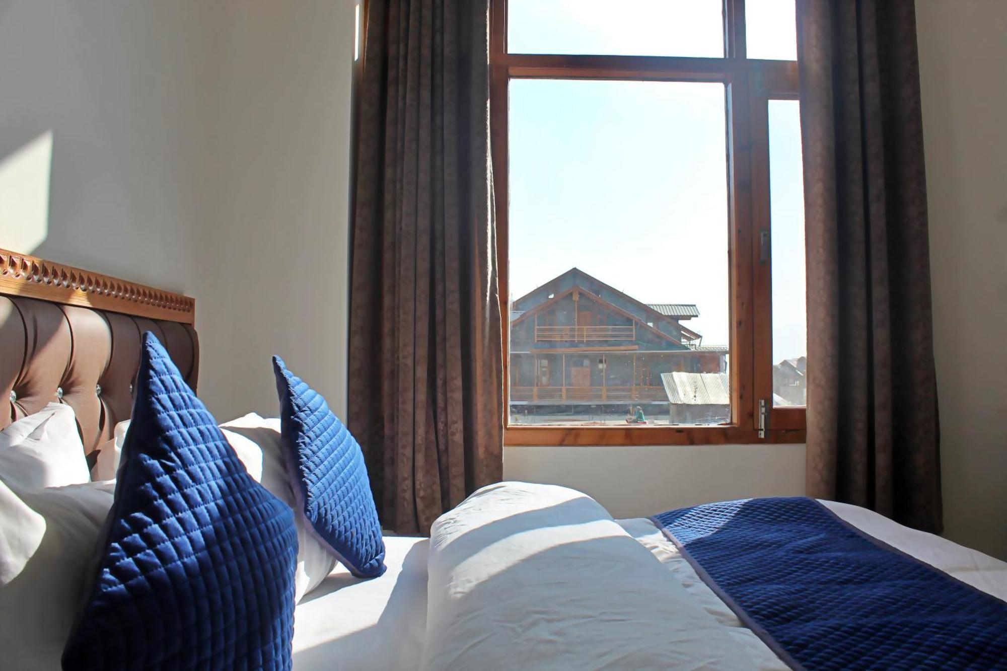 The Richie Royal Inn Маналі Екстер'єр фото